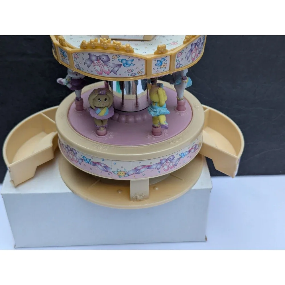 1999 Vtg Wind Up Music 'N Motion Carousel Jewelry Box Moose Mountain Care Bears